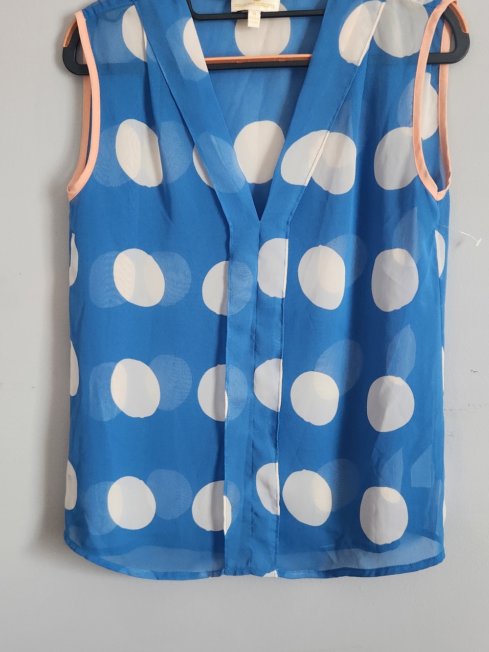 Merona Blue and White Polka Dot V-Neck Sleeveless Camisole with Peach Trim